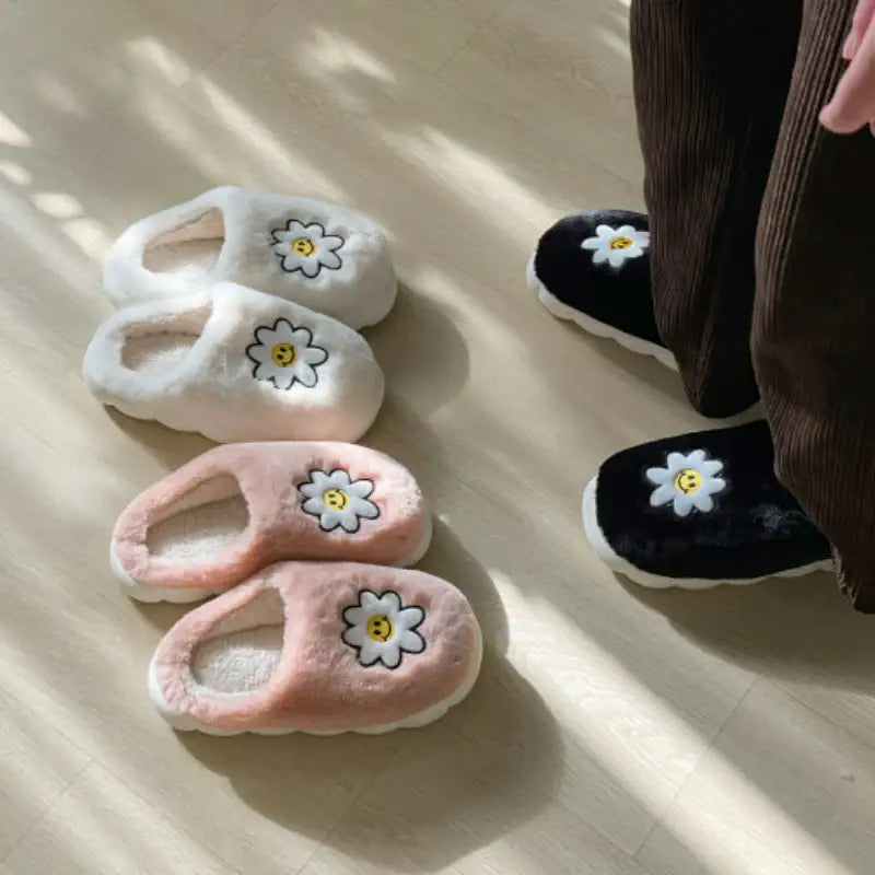 SALDA - Smiley Daisy Slippers - SALDA - Footwear - Harumio