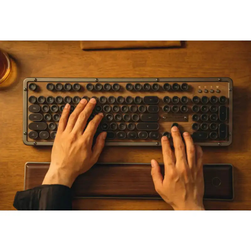 Wadiz x AZIO - Retro Classic Keyboard - Wadiz x AZIO - Home & Living, Accessories - Harumio