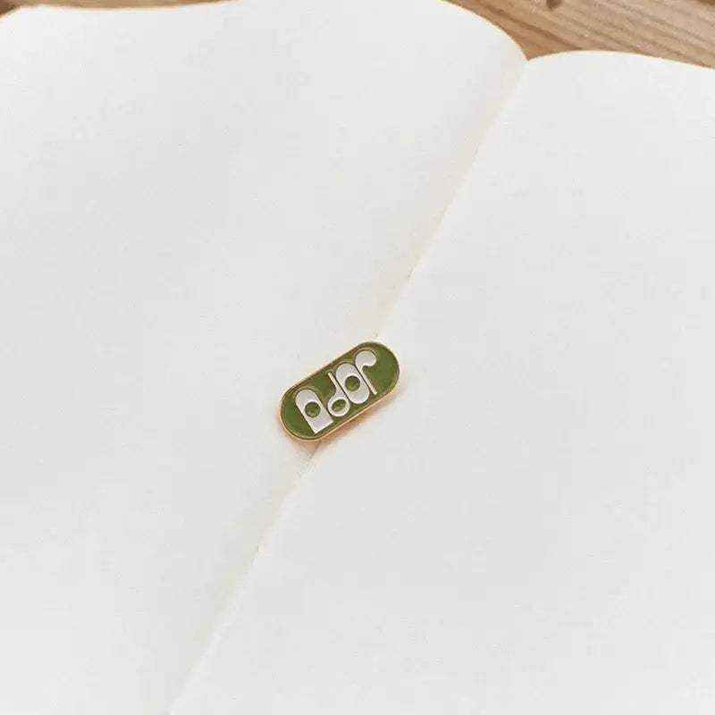 NewJeans - ADOR - Badge Ver.1 - NewJeans - Badge - Harumio