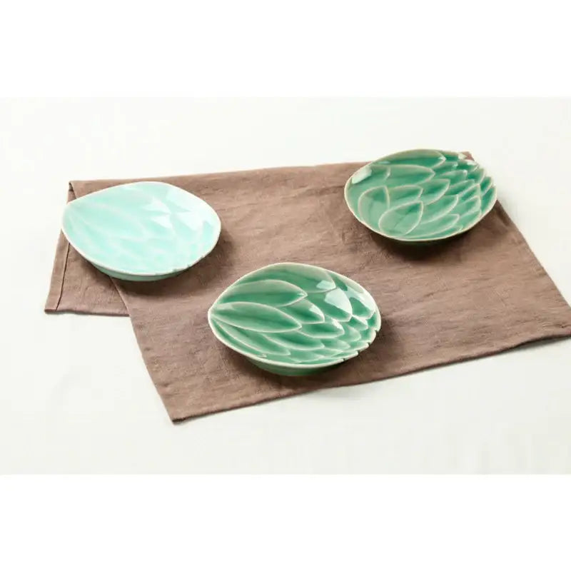 Chaora - Celadon Lotus Plate - Chaora - Tableware - Harumio