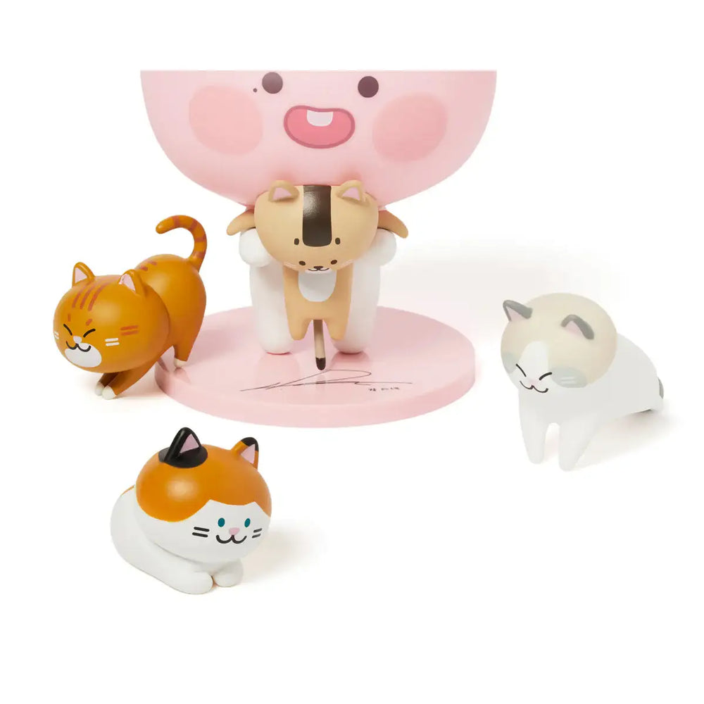 Apeach x KangDaniel - Apeach with Cats Doll Figure Set - Apeach x KangDaniel - Accessories - Harumio Apeach x KangDaniel - Apeach with Cats Doll Figure Set - Apeach x KangDaniel - Accessories - Harumio