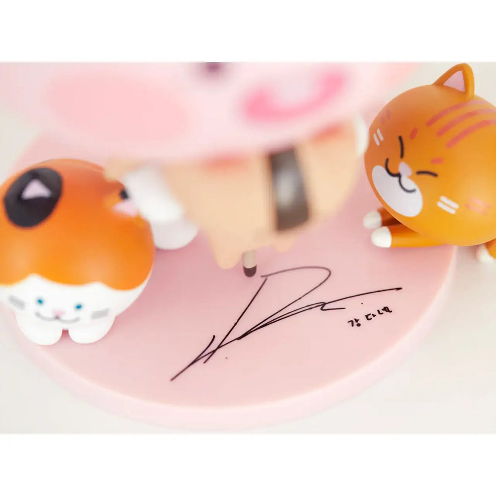 Apeach x KangDaniel - Apeach with Cats Doll Figure Set - Apeach x KangDaniel - Accessories - Harumio Apeach x KangDaniel - Apeach with Cats Doll Figure Set - Apeach x KangDaniel - Accessories - Harumio