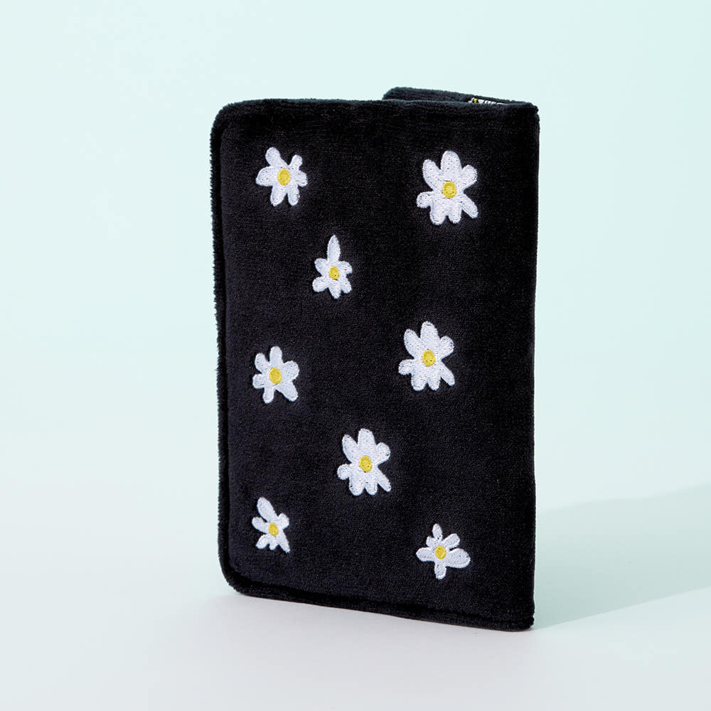 Zo&Friends: Signature - Passport Case