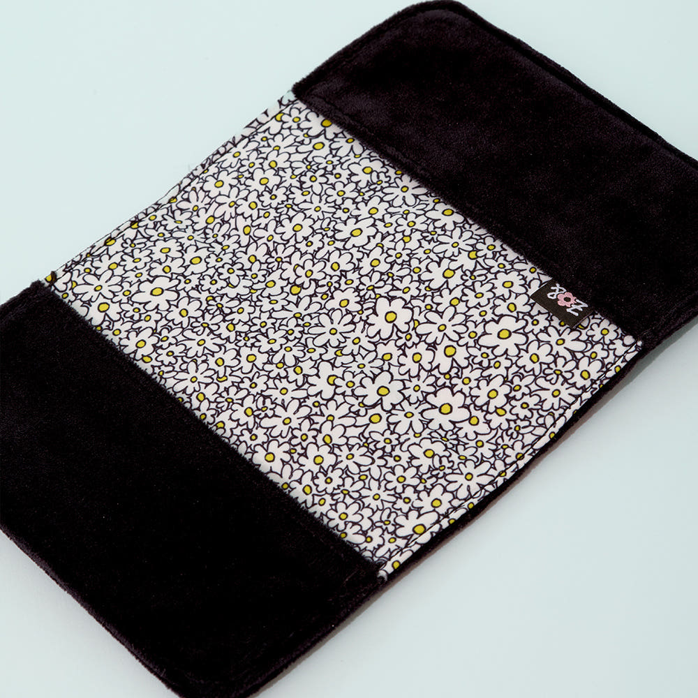 Zo&Friends: Signature - Passport Case