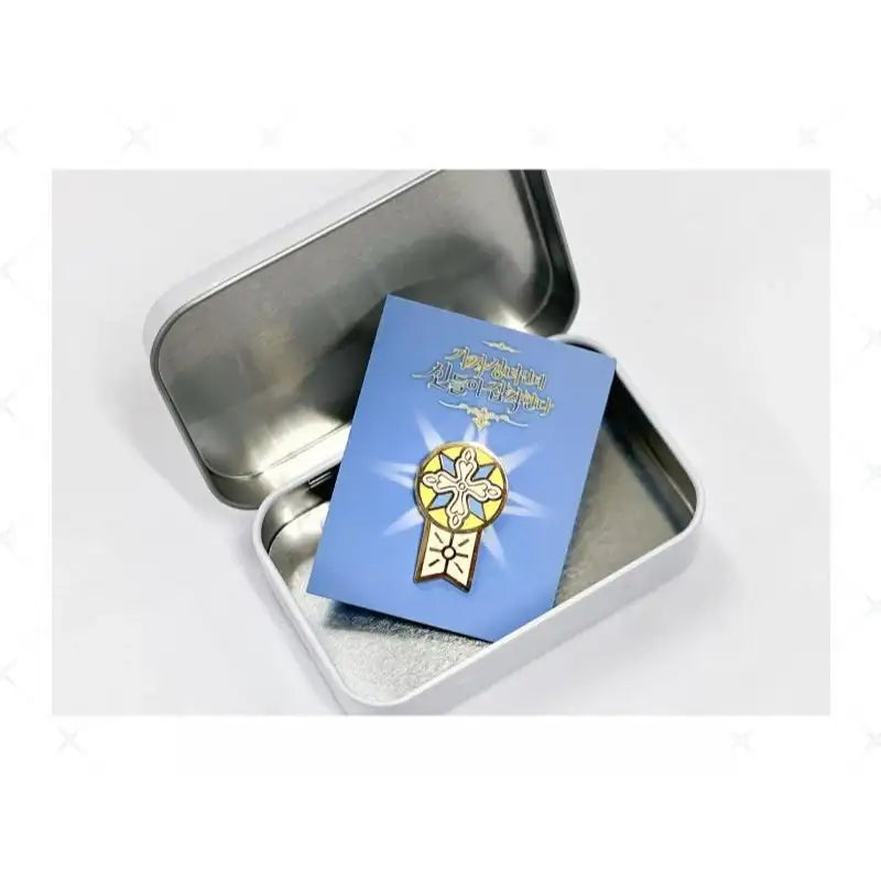The Beloved Fake Saint - Metal Badge - Daon Webtoon Store - Metal Badges - Harumio