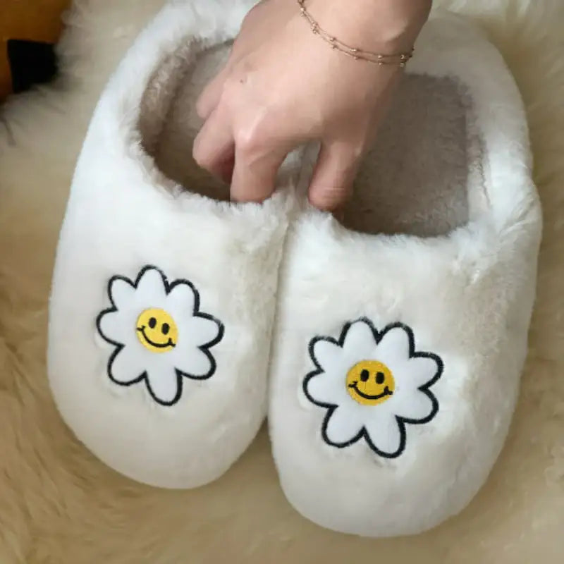 SALDA - Smiley Daisy Slippers - SALDA - Footwear - Harumio