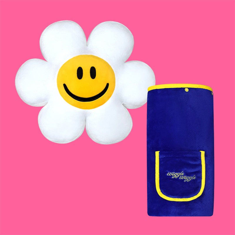 Wiggle Wiggle - Cushion Blanket 2