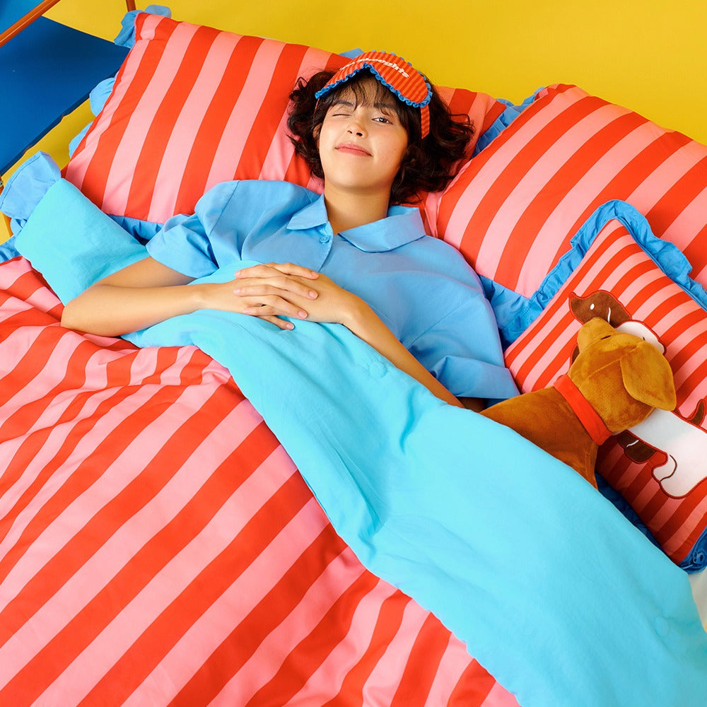 Wiggle Wiggle - Cooling Quilted Blanket (Lucky Puppy Red)