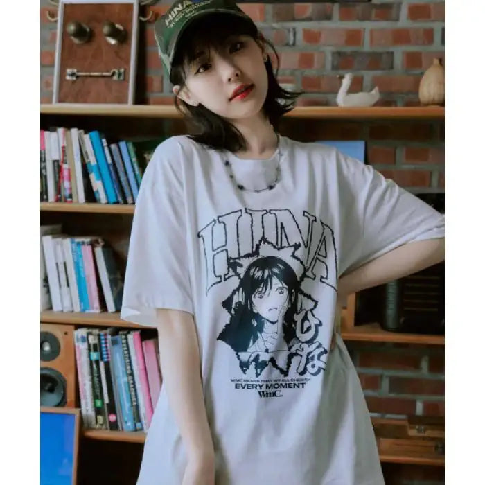 WMC x QWER Hina - Hina Arch Short Sleeve T-Shirt - WMC x QWER Hina - T-Shirt - Harumio