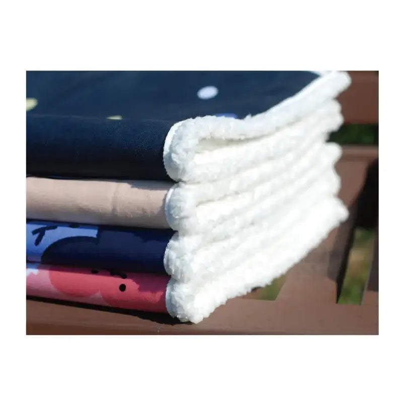 Pinu - Fleece Knee Blanket - Soone Content - Blankets - Harumio
