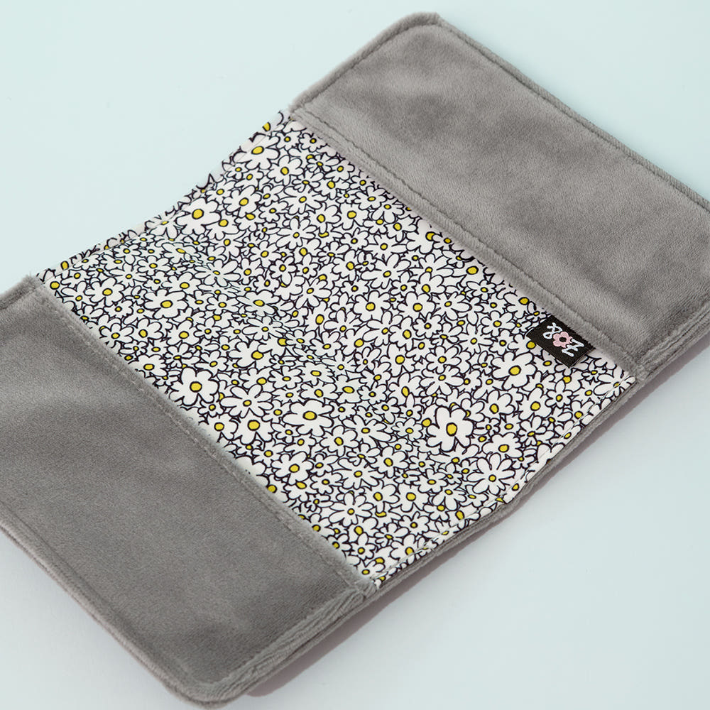 Zo&Friends: Signature - Passport Case