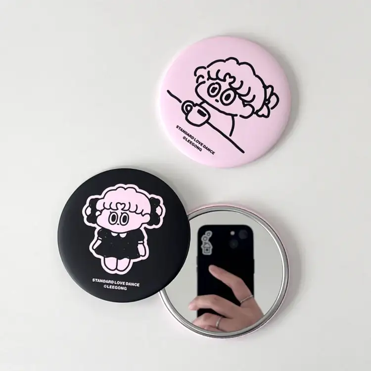 Standard Love Dance - LEEGONG Black Cherry Pie Handheld Mirror - Line Friends Square - handheld mirror - Harumio