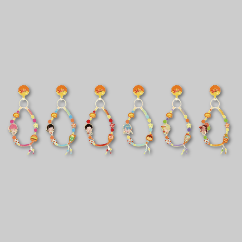 Carry your favorite Alien Stage characters wherever you go with the official 4th Anniversary Roller Star – Phone Strap.