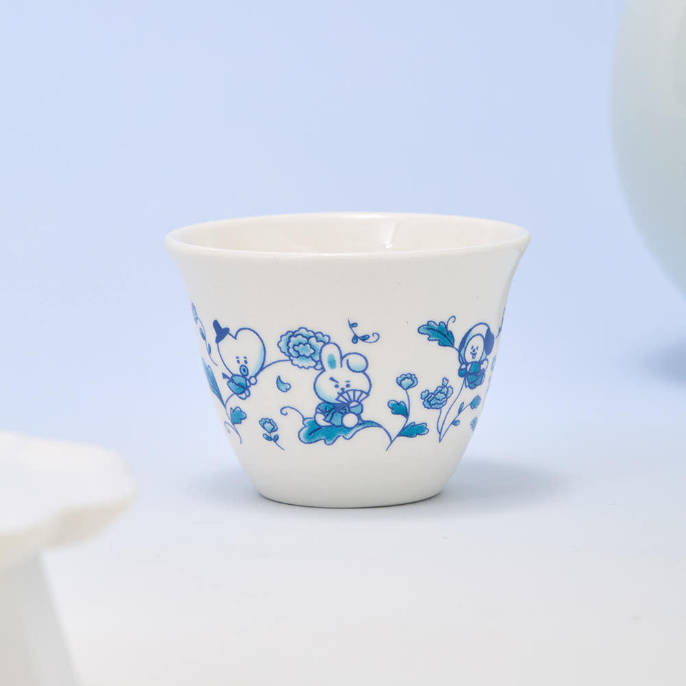 Enjoy your favorite drinks or display a charming collectible with the BT21: K-Jar – Mini Cup.