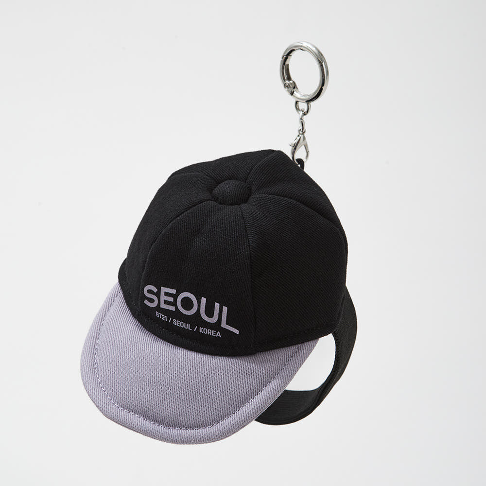 Add a sporty touch to your everyday accessories with the BT21: Travel – Ball Cap Keyring.