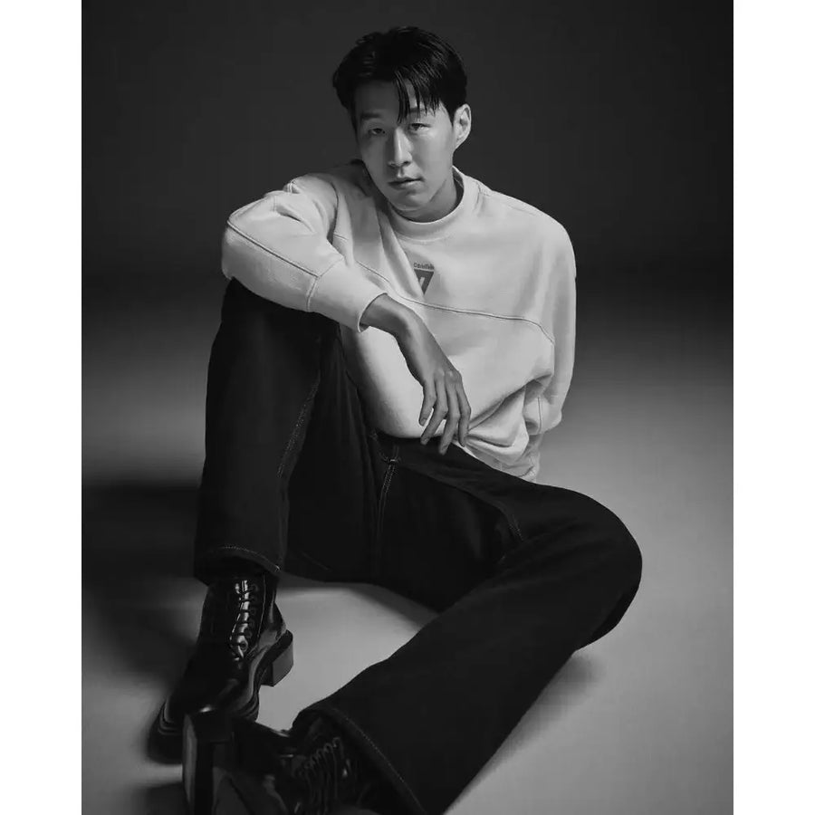 Son Heung-min x Calvin Klein - Men's Relaxed Terry Crew Neck Sweatshirt - Son Heung-min x Calvin Klein - Clothing - Harumio