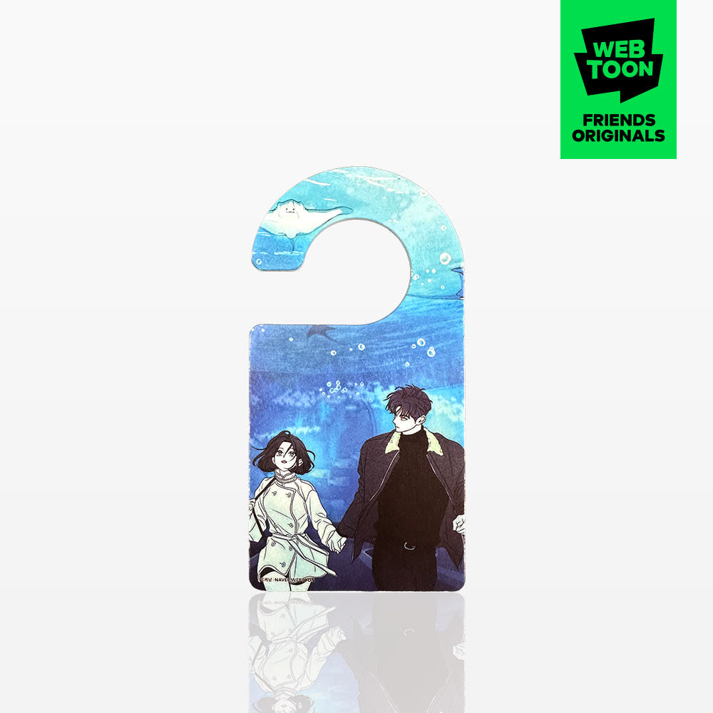Inspired by the popular manhwa series, this collectible fragrance tag features official character artwork paired with a pleasant scent.