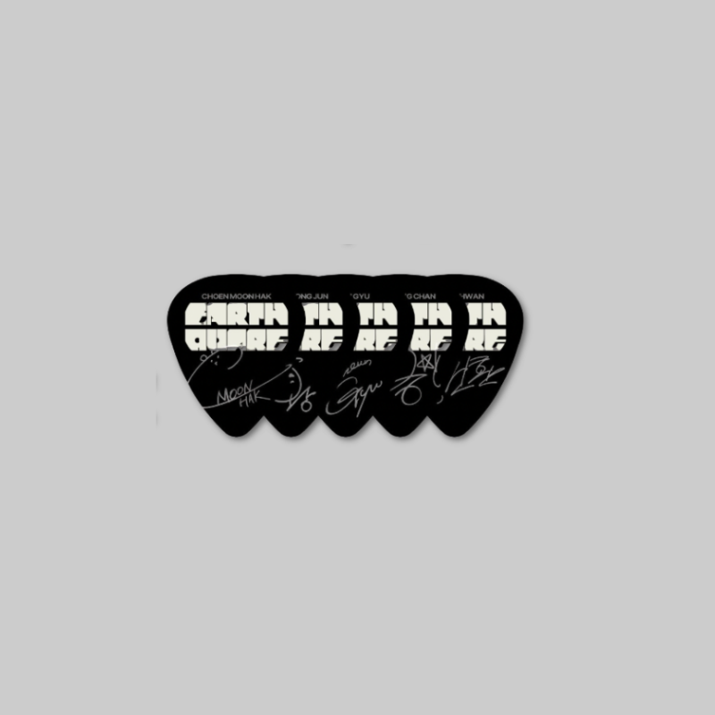 Add a music-inspired collectible to your fan merchandise collection with the Groupie Sweetie x B1A4 - Guitar Pick (Random). 