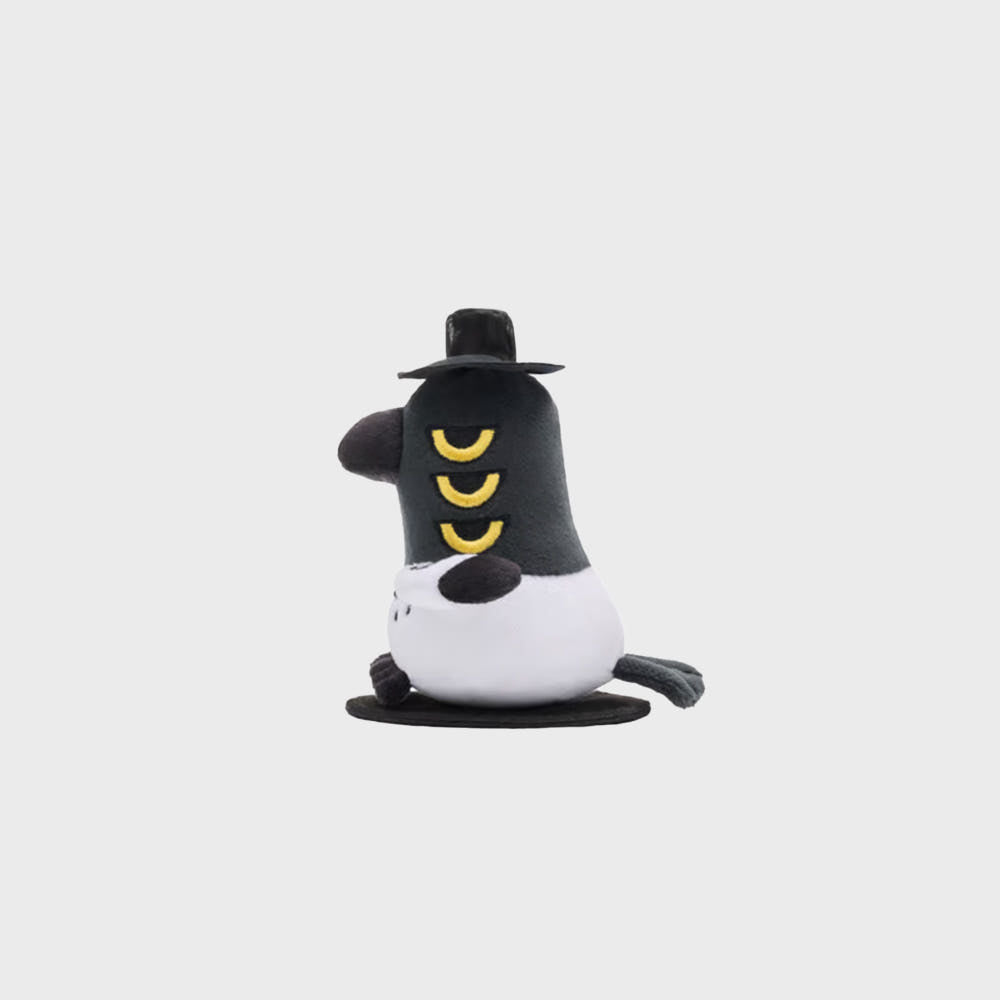 Bring home an adorable companion with the official K-pop Demon Hunters – Sussie Magnet Doll.