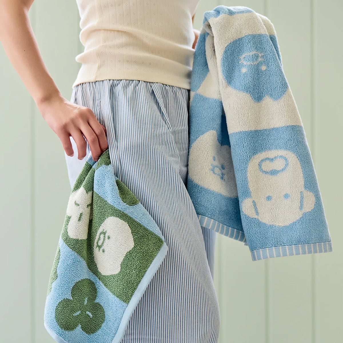 Bring a fun touch to your daily routine with the Kakao Friends - 4-Piece Towel Set.
