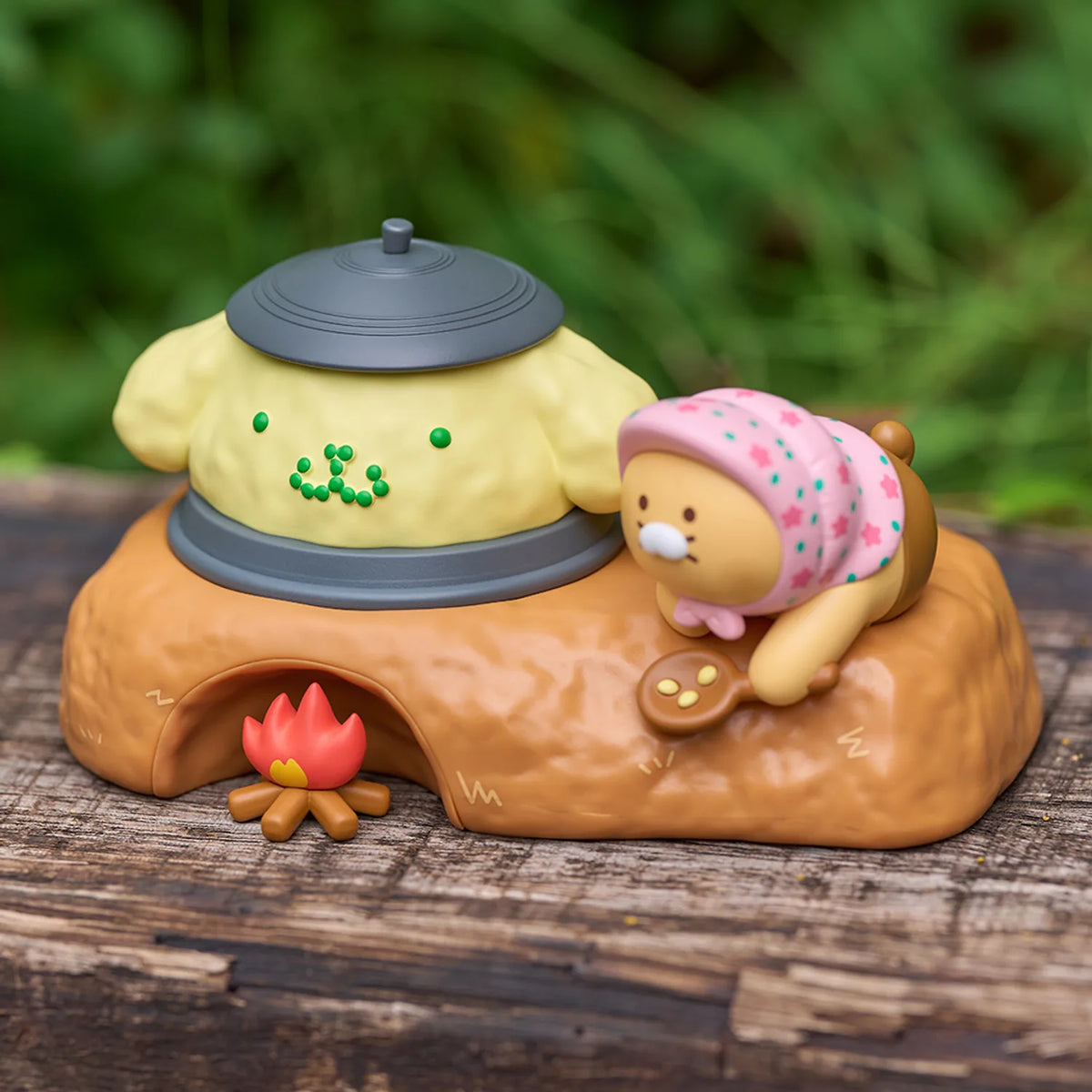 Add a charming collectible to your display with the Kakao Friends x Pompompurin - Chunsik Bean Rice Scene Figure.