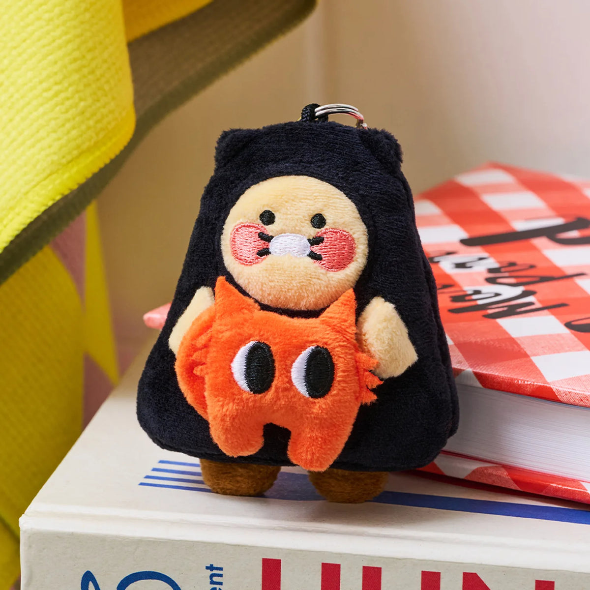 Add a playful character accessory to your everyday essentials with the Kakao Friends x Yiayia and Friends - &nbsp;Chunsik Doll Keyring.
