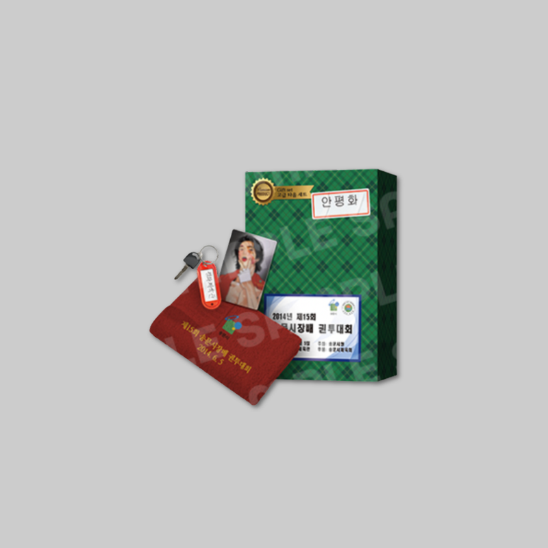 Add a series-inspired collectible to your everyday essentials with the Master-Peace: The Scene - Sungmon Market Boxing Competition Towel Set.
