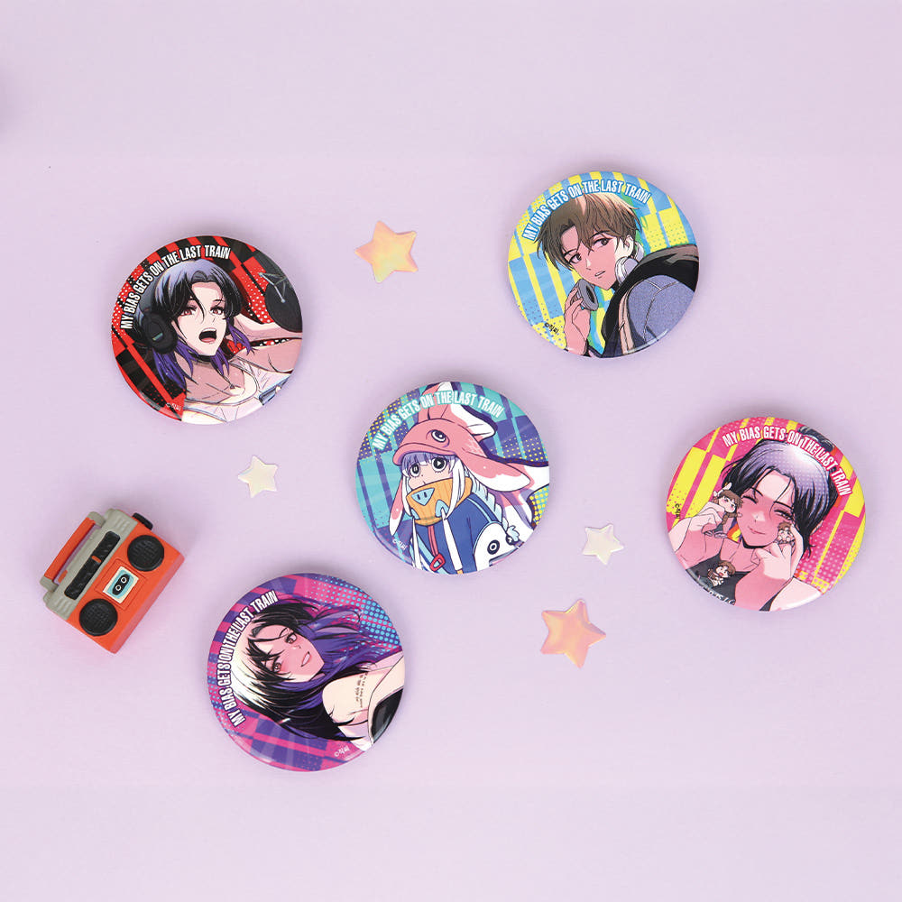 Featuring character artwork inspired by My Bias Gets on the Last Train, this collectible can badge is a fun way to showcase your favorite characters.