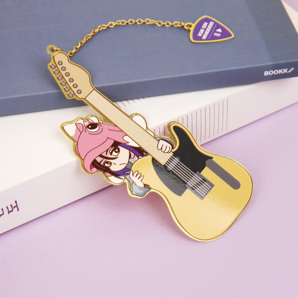 Featuring character-inspired artwork from My Bias Gets on the Last Train, this collectible metal bookmark combines practical functionality with elegant design.