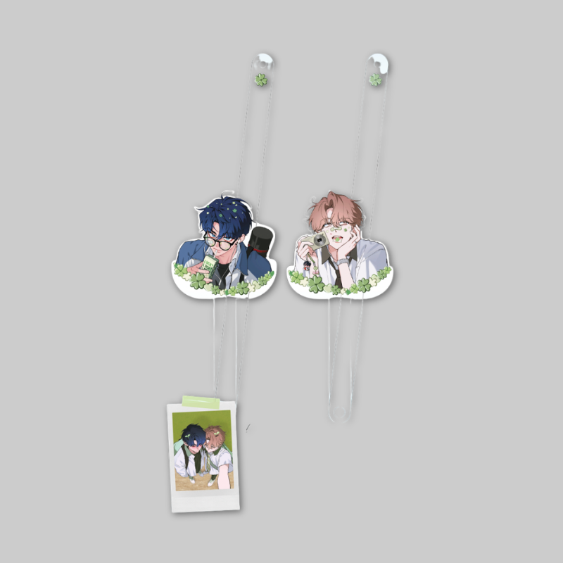 Inspired by the beloved manhwa series, this collectible Photo Room Set features exclusive artwork designed to recreate the fun and nostalgic atmosphere of a photo booth experience.