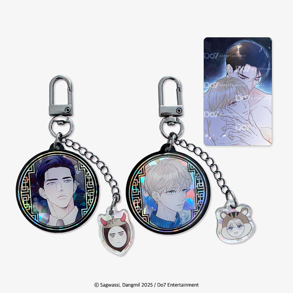 Add an elegant touch to your Tale Of A Villain collection with the Mother-Of-Pearl Keyring.