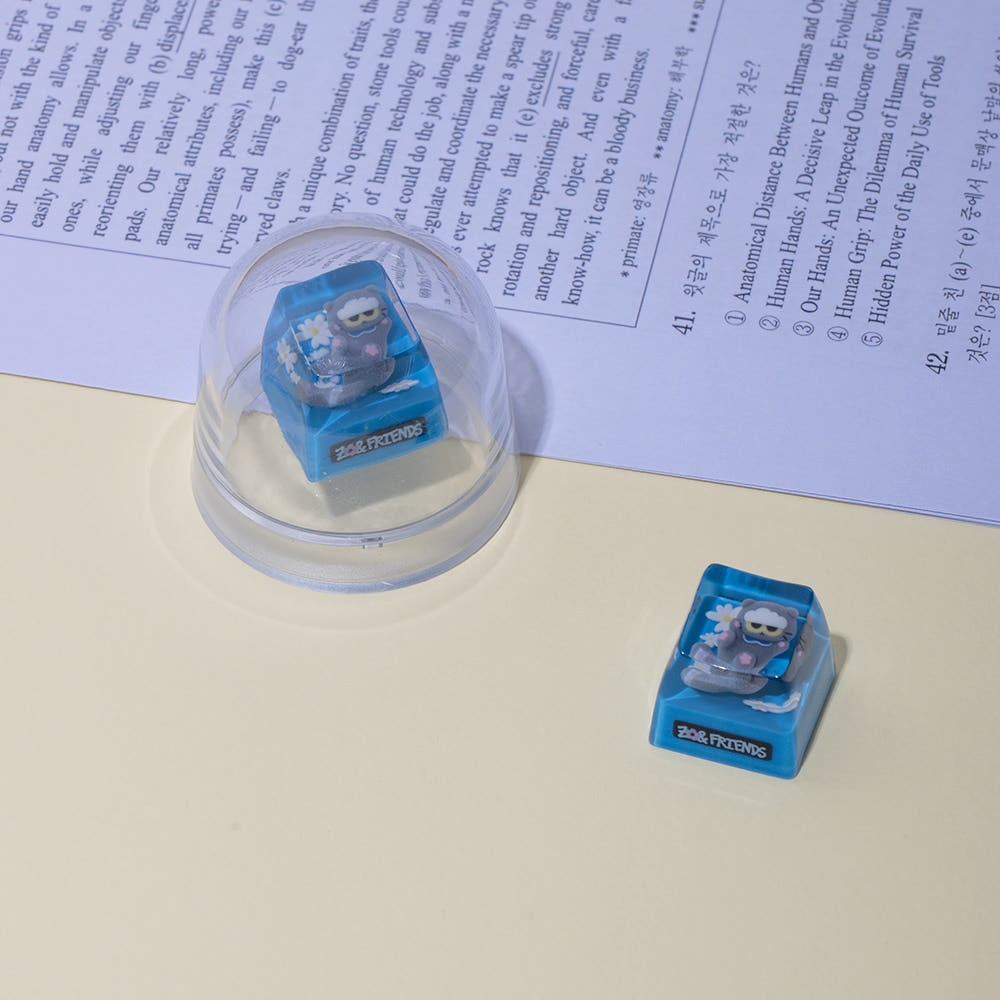 Designed for fans of Zo&Friends, these collectible resin keycaps feature charming character-inspired designs that add personality to your keyboard setup.