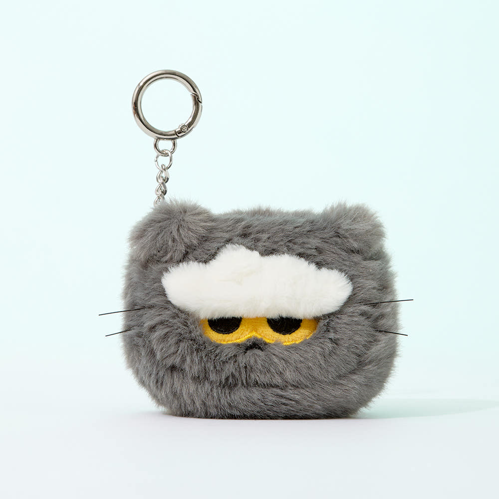 Part of the official Signature collection, this multi pouch keyring features charming ZOA artwork and offers a convenient way to carry small essentials such as coins, earbuds, lip balm, or other tiny accessories.