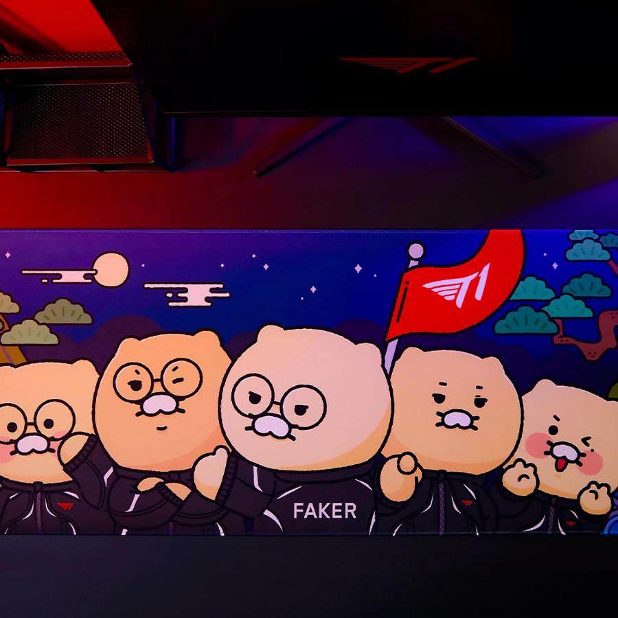 T1 x Kakao Friends - Choonsik Flag Desk Mat