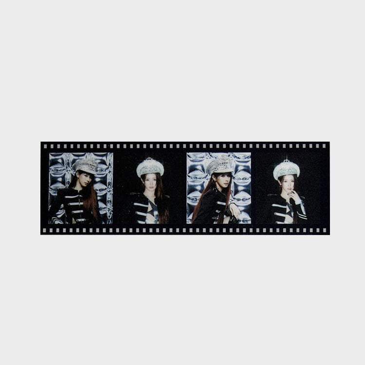 (G)I-DLE - 4-Cut Photocard - Line Friends Square - Photocard - Harumio