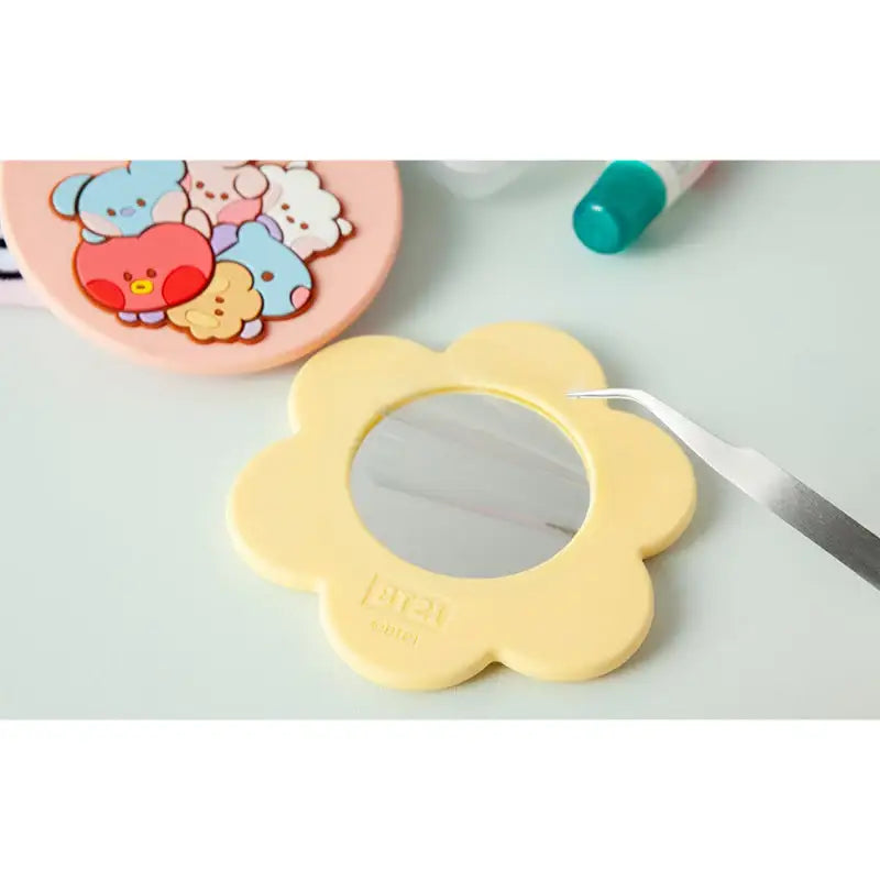 BT21 - Minini Silicone Hand Mirror - LINE FRIENDS - Hand Mirrors - Harumio