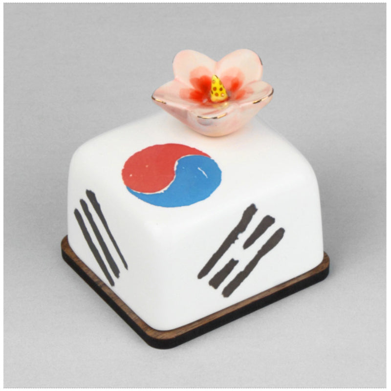 HK Studio - Moony Ceramic Flag of South Korea Musical Paperweight