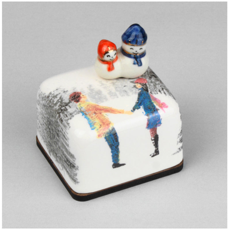 HK Studio - Moony Ceramic Winter Couple Musical Paperweight