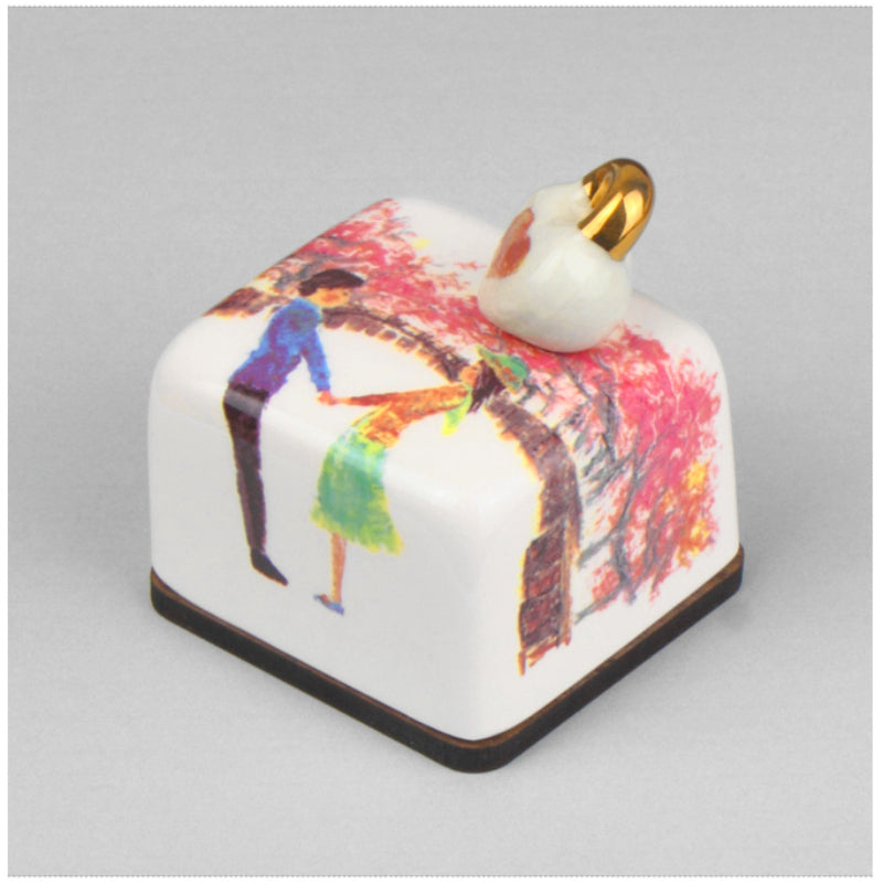 HK Studio - Moony Ceramic Cherry Blossom Couple Musical Paperweight