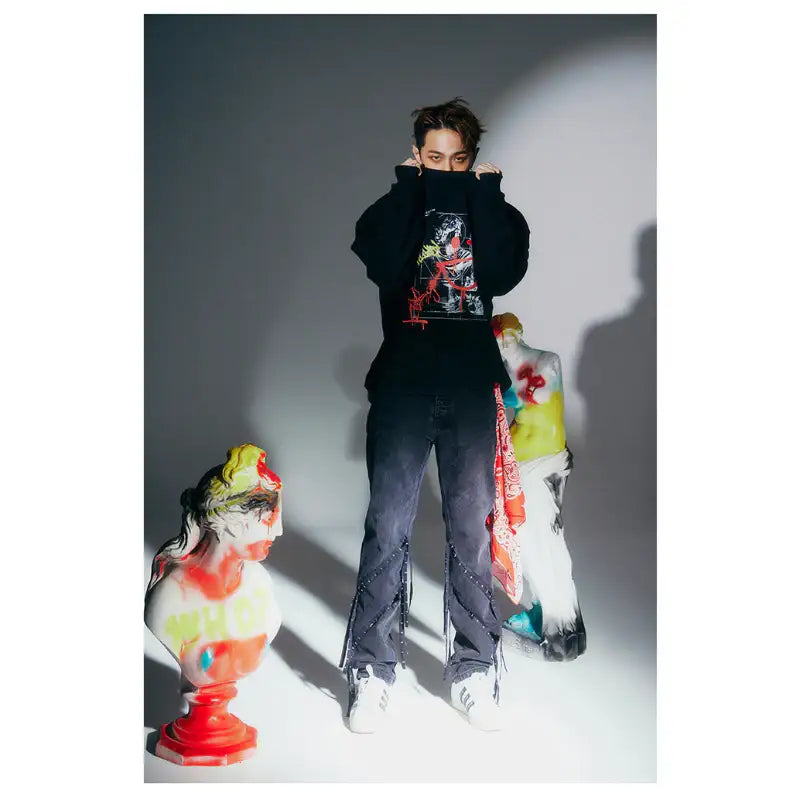 ULKIN X iKON DK - Spray Smile Statue Sweatshirt - iKON - Sweatshirt - Harumio