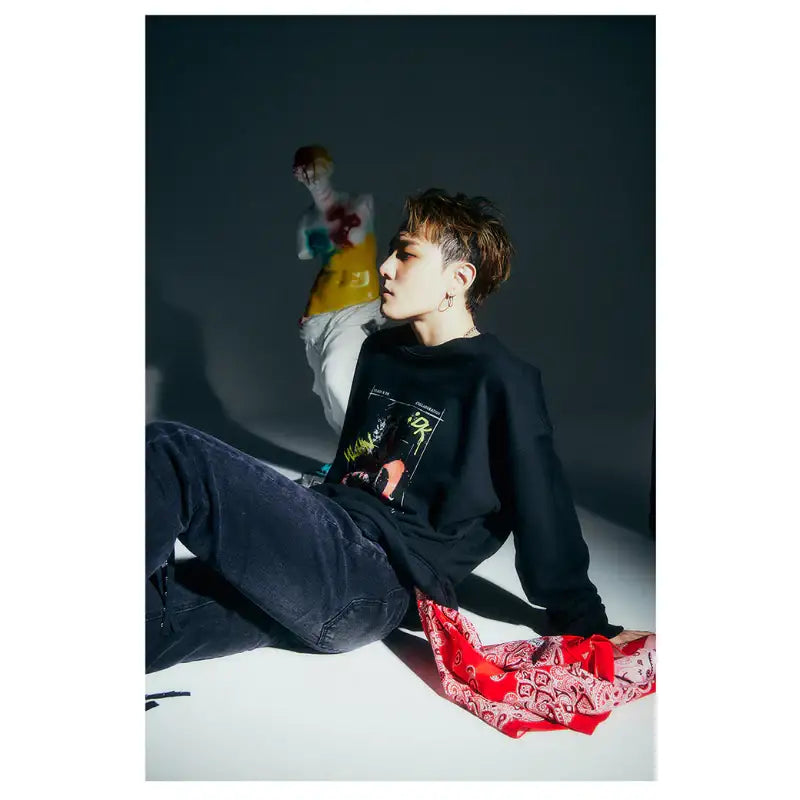 ULKIN X iKON DK - Spray Smile Statue Sweatshirt - iKON - Sweatshirt - Harumio