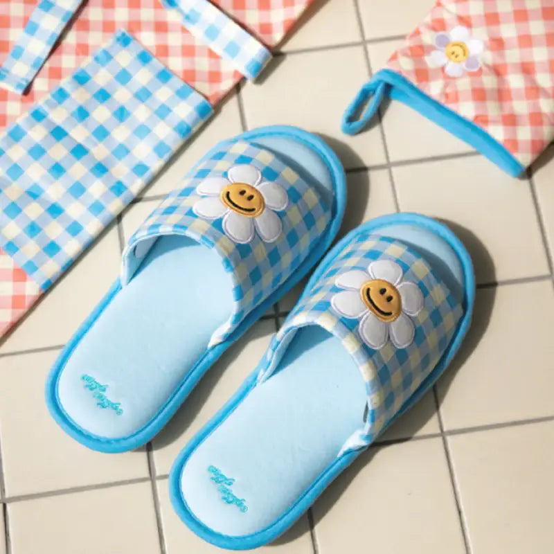 【Wiggle Wiggle】CUSHION SLIPPERS Wiggle Wiggle - Home Slippers – Harumio