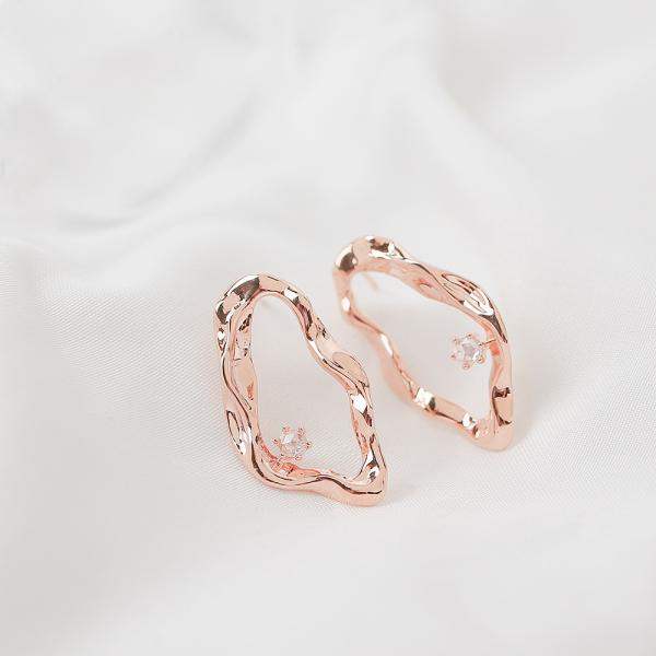 CLUE - Alli Wave Oval Cubic Silver Earring - CLUE - Jewelry - Harumio
