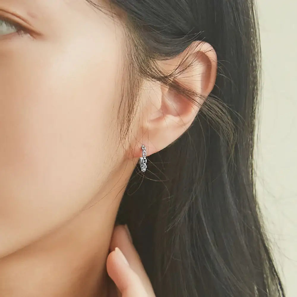 CLUE - Collection Iconic C Link One Touch Earrings - CLUE - Jewelry - Harumio