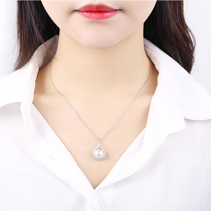 CLUE - Bold Pearl White Silver Necklace
