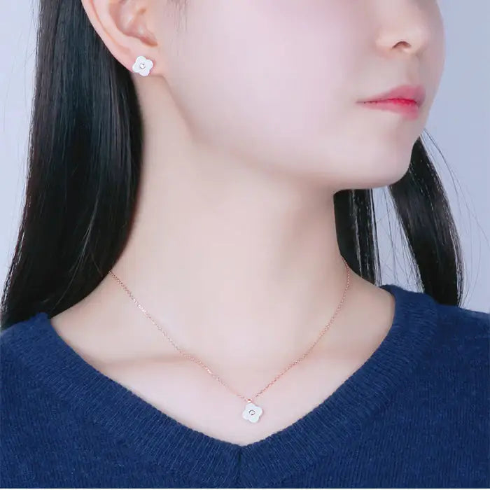 CLUE - Mother-of-Pearl Silver Necklace - CLUE - Jewelry - Harumio