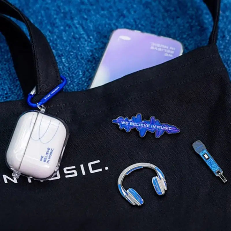 HYBE INSIGHT - Badge Set - HYBE INSIGHT - Accessories - Harumio