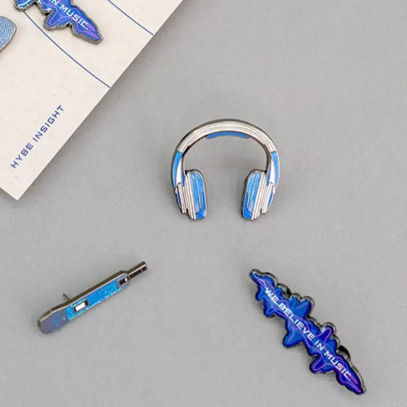 HYBE INSIGHT - Badge Set - HYBE INSIGHT - Accessories - Harumio