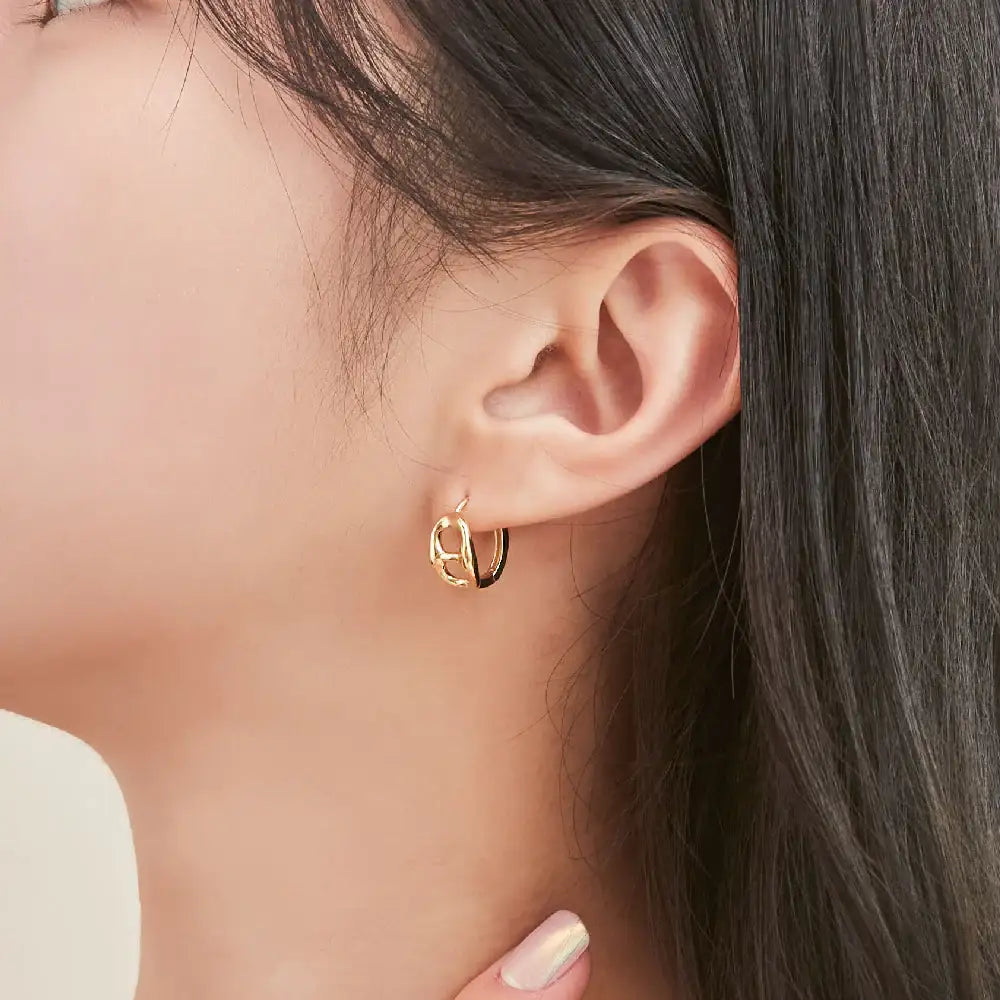 CLUE - Collection Iconic C Daily One Touch Earrings - CLUE - Jewelry - Harumio