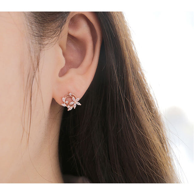 CLUE - Spring Petal Round Silver Earrings